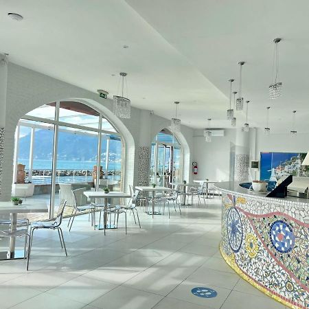Hotel Centro Congressi Polo Nautico Salernes Extérieur photo