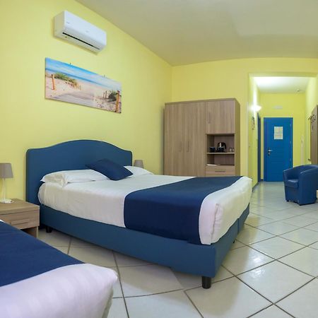 Hotel Centro Congressi Polo Nautico Salernes Extérieur photo