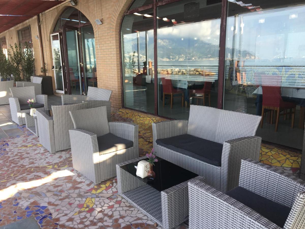Hotel Centro Congressi Polo Nautico Salernes Extérieur photo