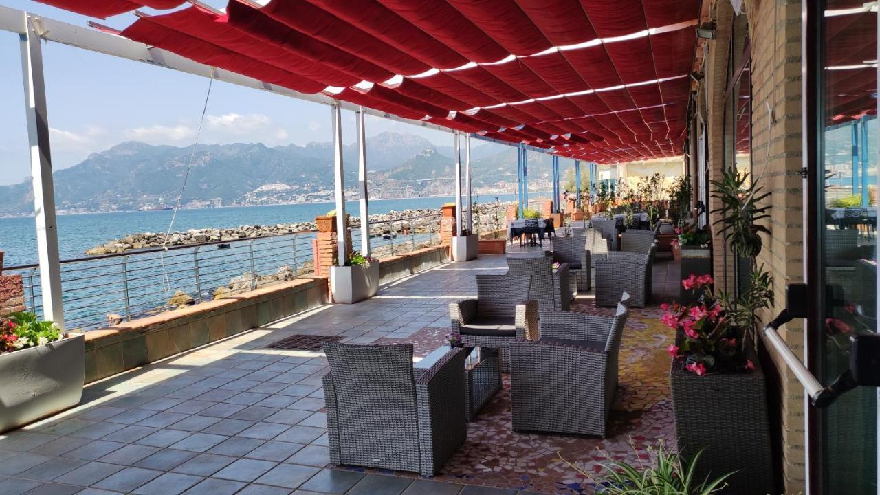 Hotel Centro Congressi Polo Nautico Salernes Extérieur photo