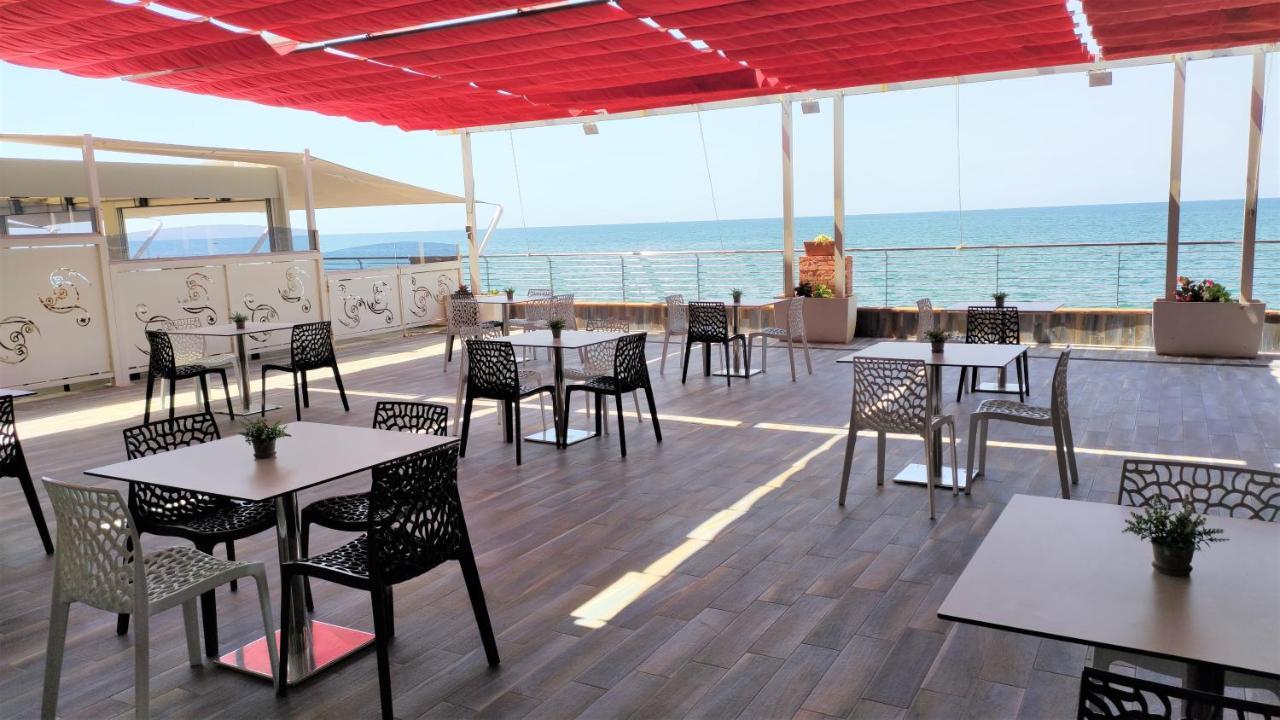 Hotel Centro Congressi Polo Nautico Salernes Extérieur photo
