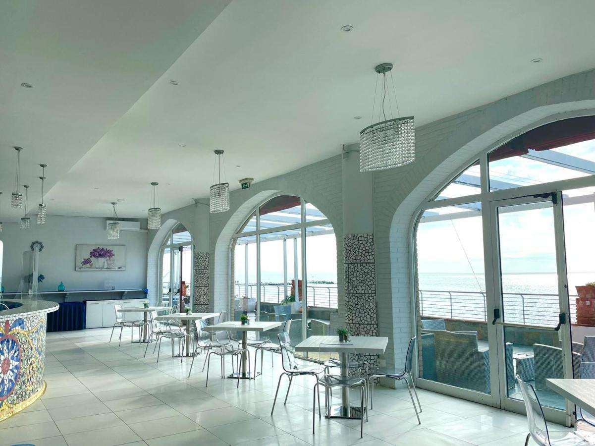 Hotel Centro Congressi Polo Nautico Salernes Extérieur photo