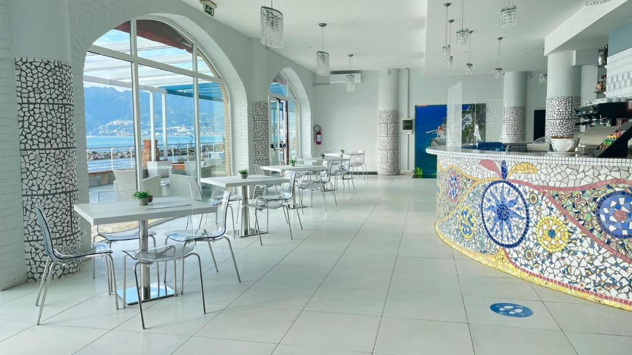 Hotel Centro Congressi Polo Nautico Salernes Extérieur photo