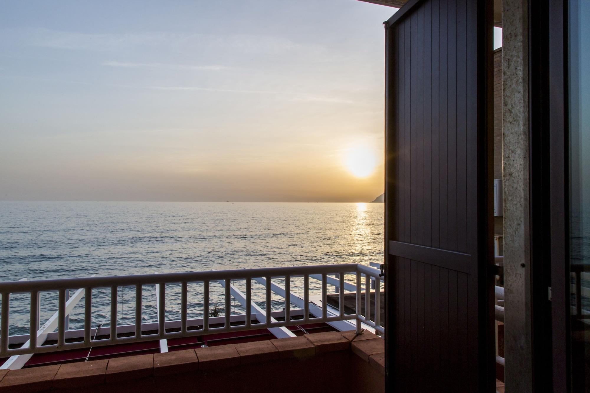 Hotel Centro Congressi Polo Nautico Salernes Extérieur photo
