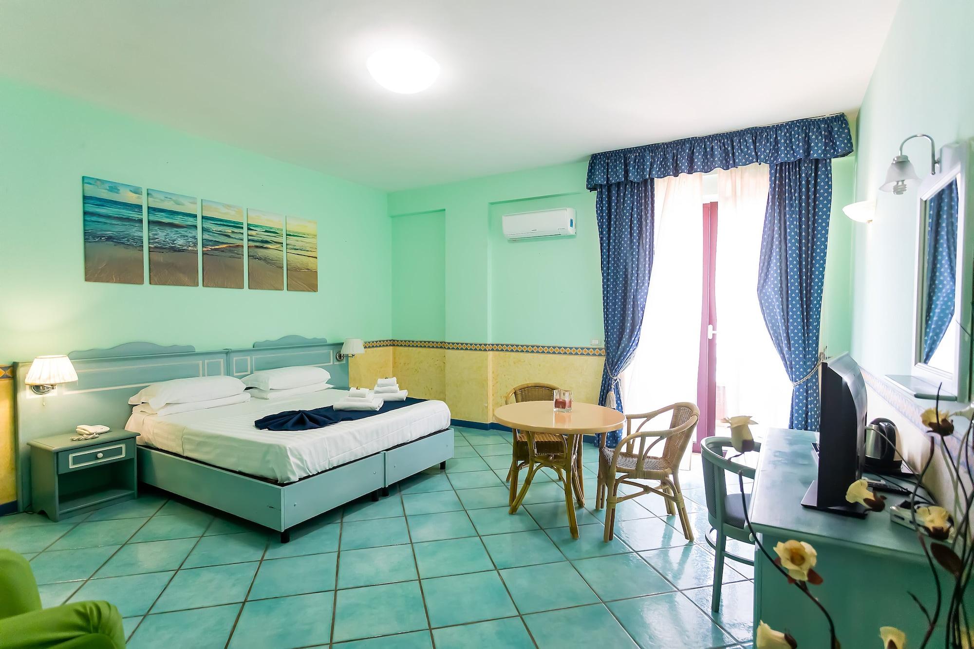 Hotel Centro Congressi Polo Nautico Salernes Extérieur photo