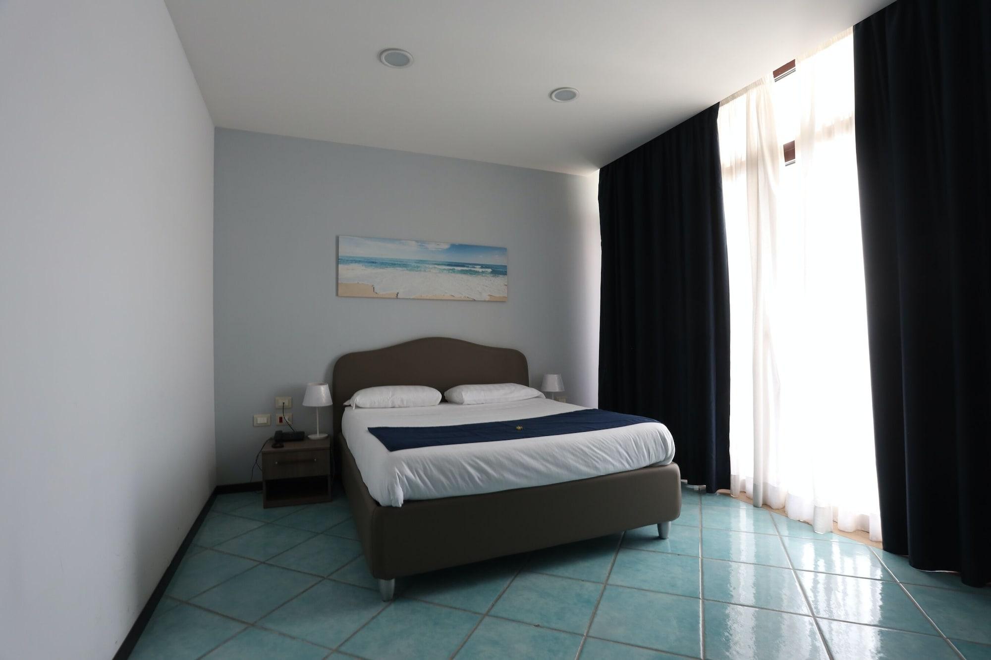 Hotel Centro Congressi Polo Nautico Salernes Extérieur photo