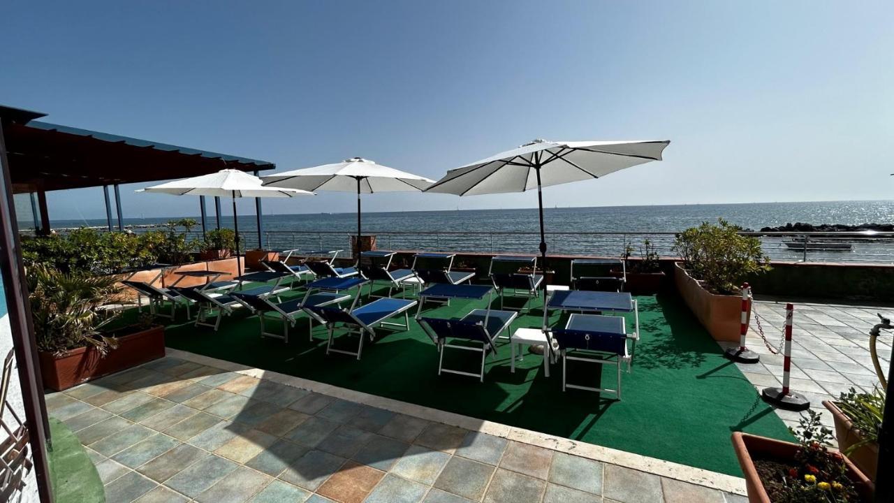 Hotel Centro Congressi Polo Nautico Salernes Extérieur photo