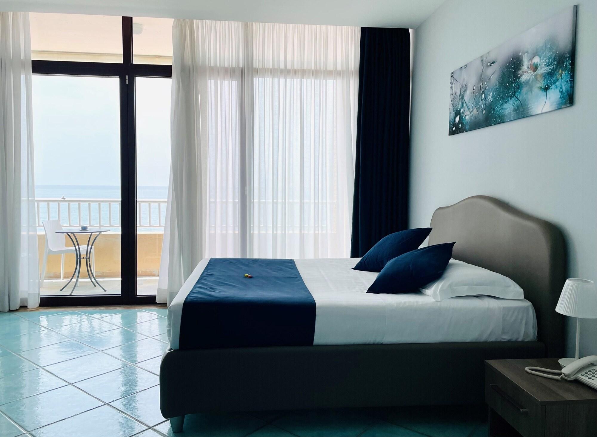 Hotel Centro Congressi Polo Nautico Salernes Extérieur photo