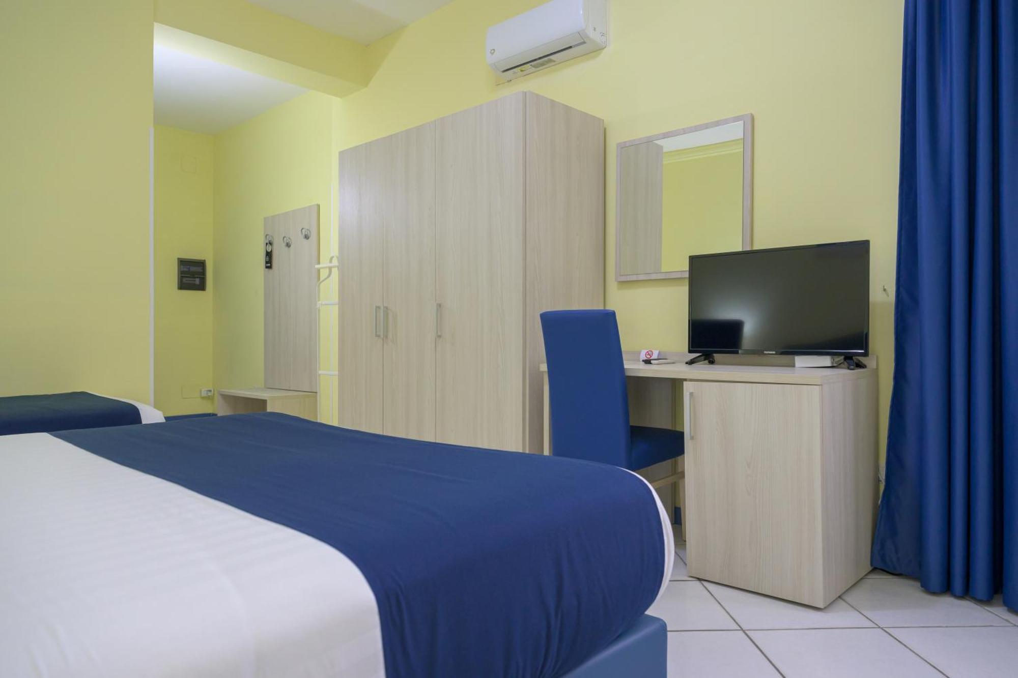 Hotel Centro Congressi Polo Nautico Salernes Extérieur photo