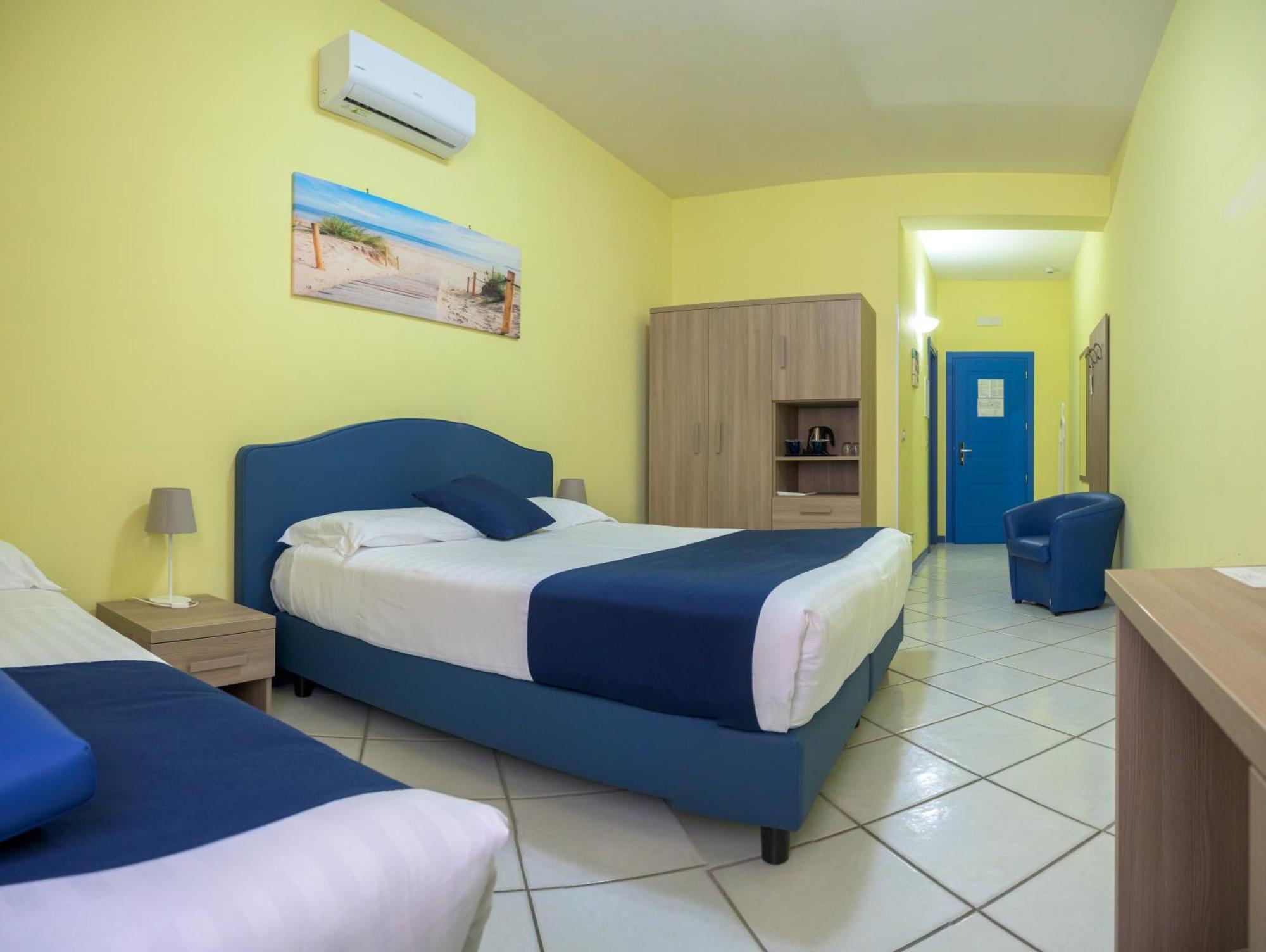 Hotel Centro Congressi Polo Nautico Salernes Extérieur photo