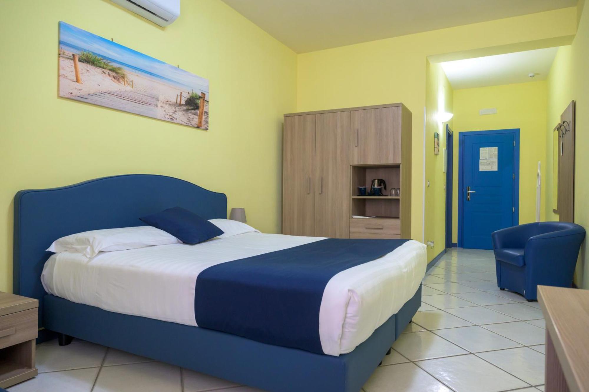 Hotel Centro Congressi Polo Nautico Salernes Extérieur photo