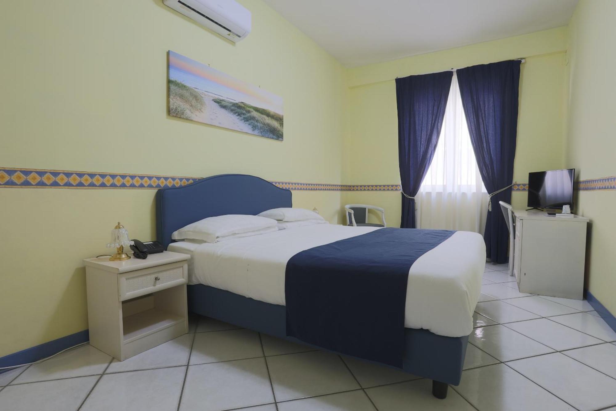 Hotel Centro Congressi Polo Nautico Salernes Extérieur photo