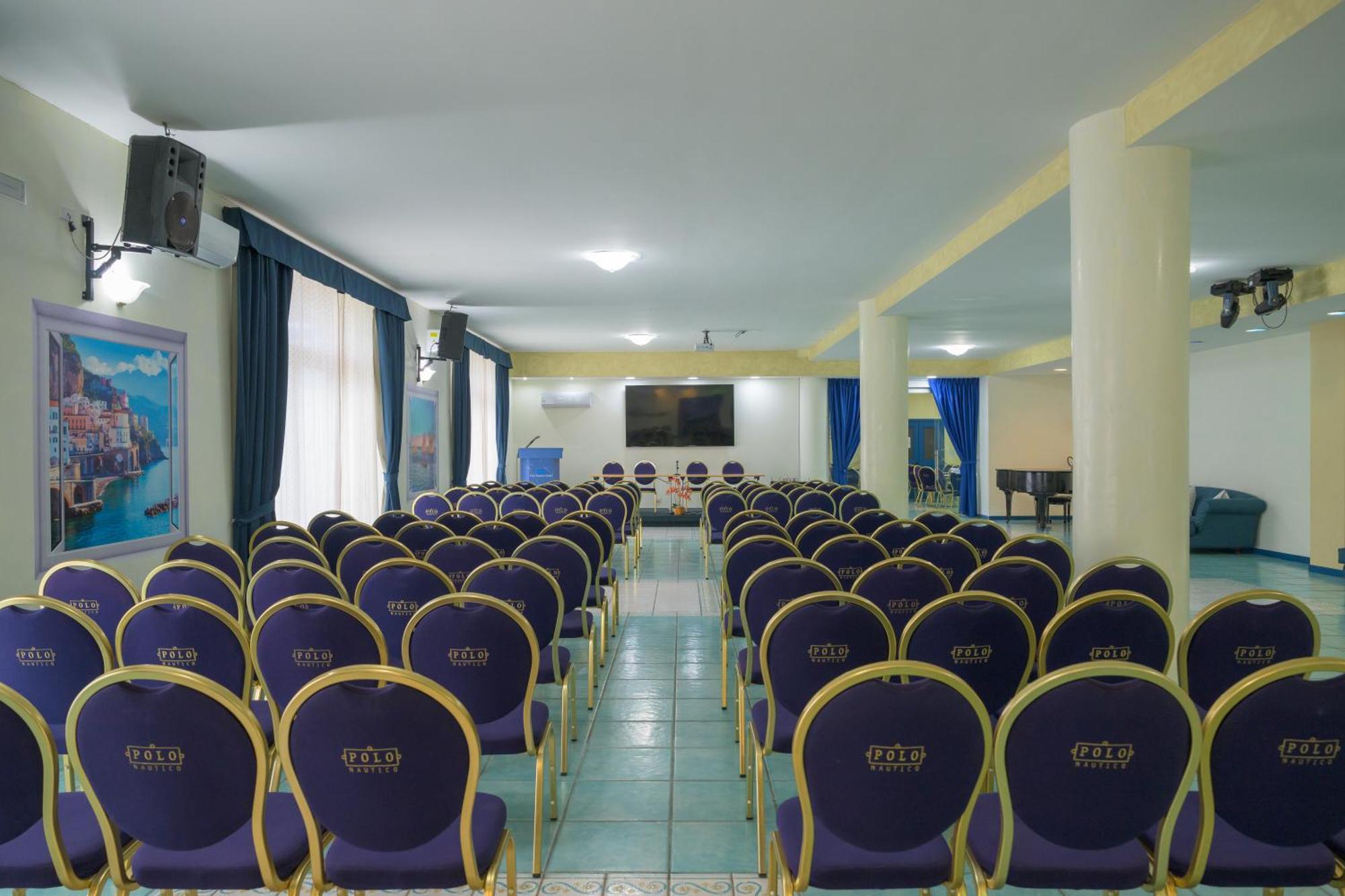 Hotel Centro Congressi Polo Nautico Salernes Extérieur photo