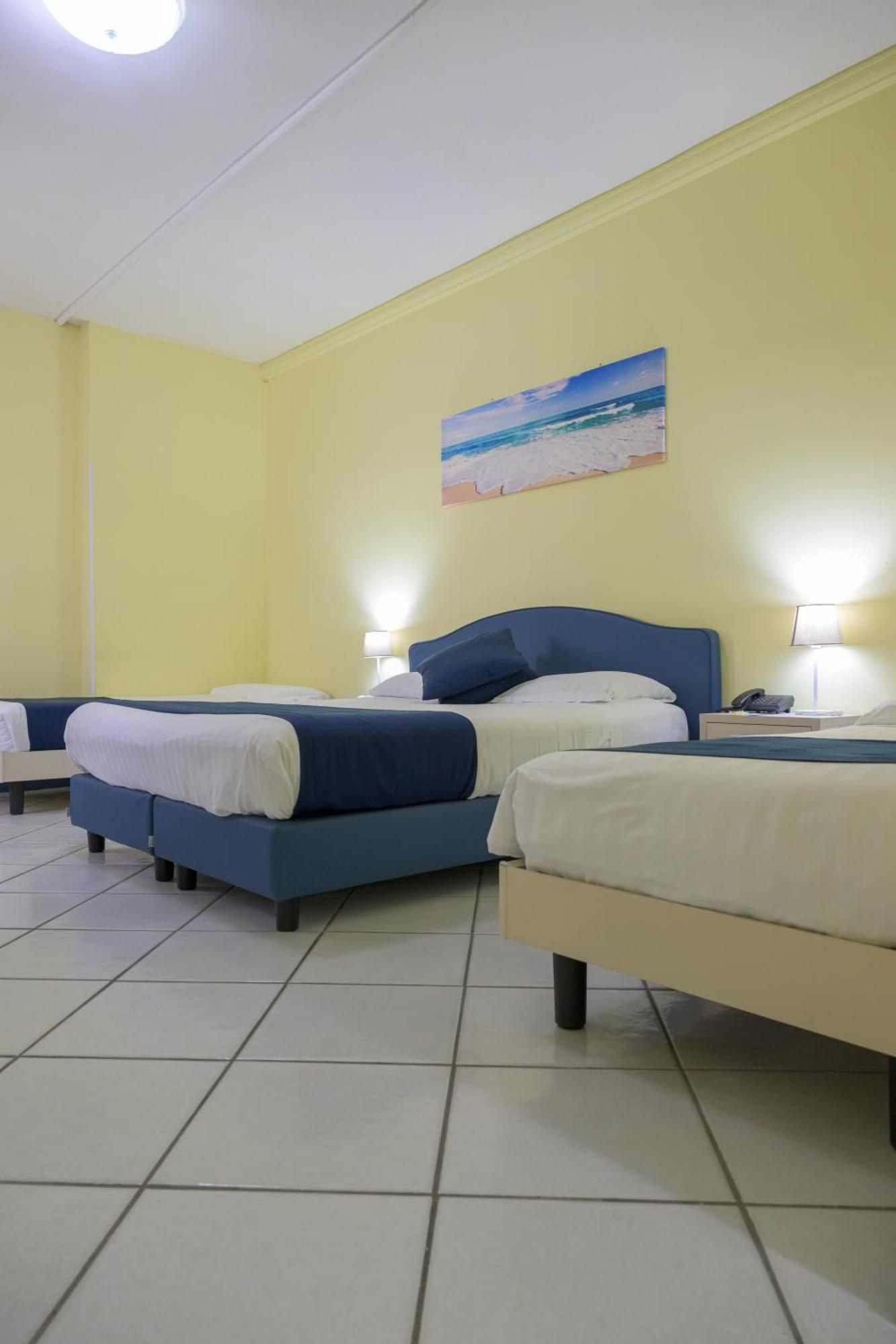 Hotel Centro Congressi Polo Nautico Salernes Extérieur photo