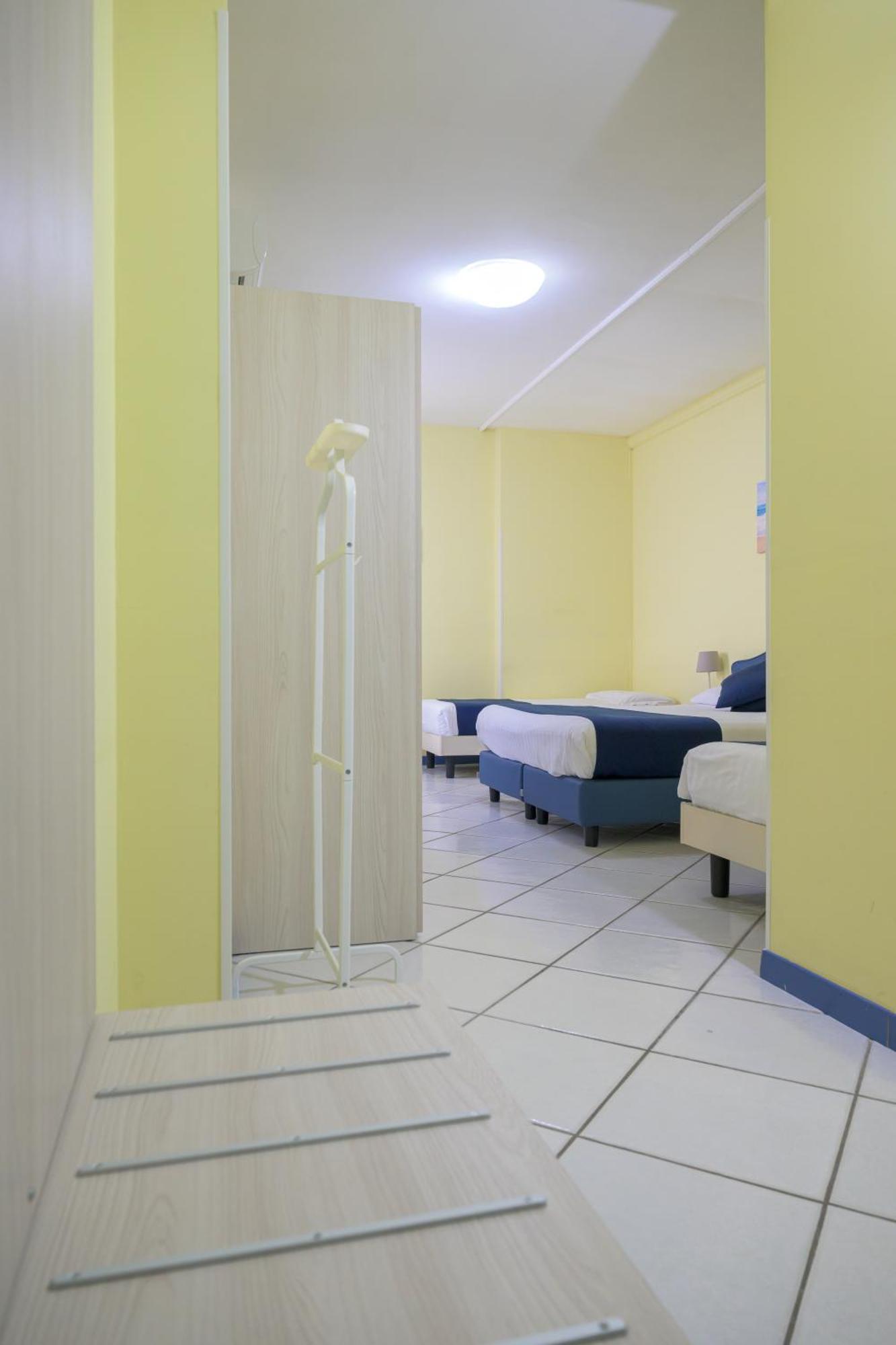 Hotel Centro Congressi Polo Nautico Salernes Extérieur photo